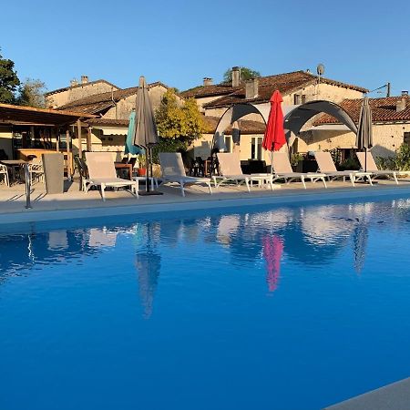 Bed and Breakfast Le Jardin Des Hirondelles Blanzaguet-Saint-Cybard Esterno foto