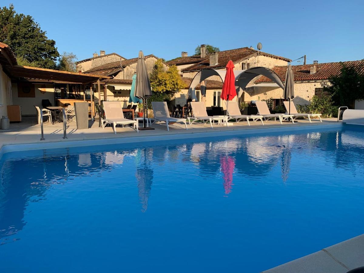 Bed and Breakfast Le Jardin Des Hirondelles Blanzaguet-Saint-Cybard Esterno foto