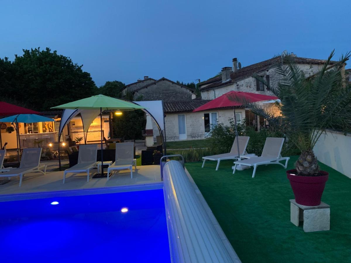 Bed and Breakfast Le Jardin Des Hirondelles Blanzaguet-Saint-Cybard Esterno foto