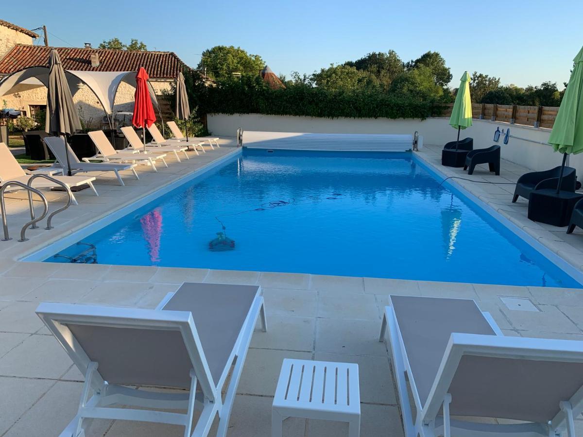 Bed and Breakfast Le Jardin Des Hirondelles Blanzaguet-Saint-Cybard Esterno foto