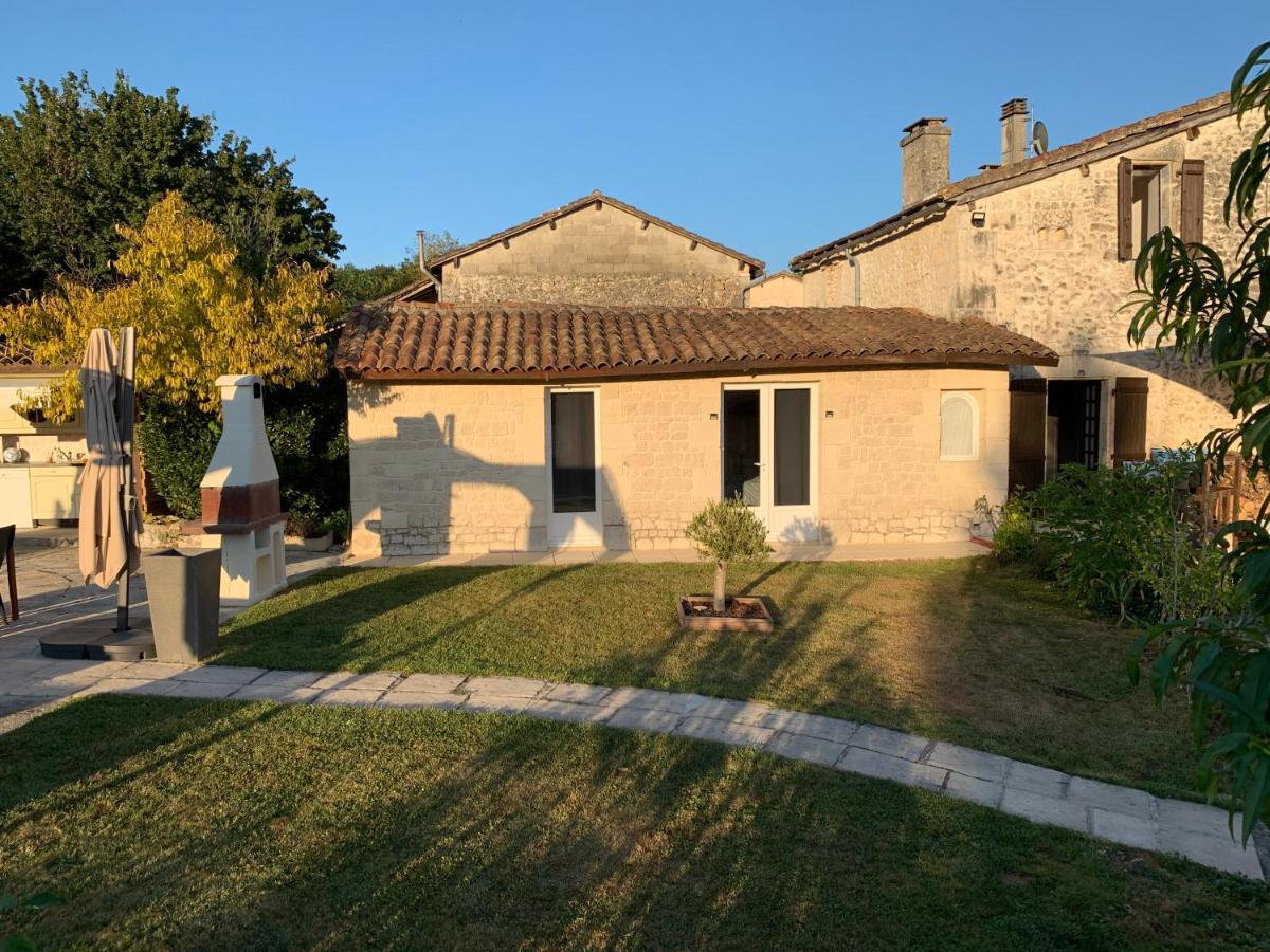 Bed and Breakfast Le Jardin Des Hirondelles Blanzaguet-Saint-Cybard Esterno foto