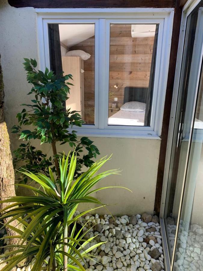 Bed and Breakfast Le Jardin Des Hirondelles Blanzaguet-Saint-Cybard Esterno foto