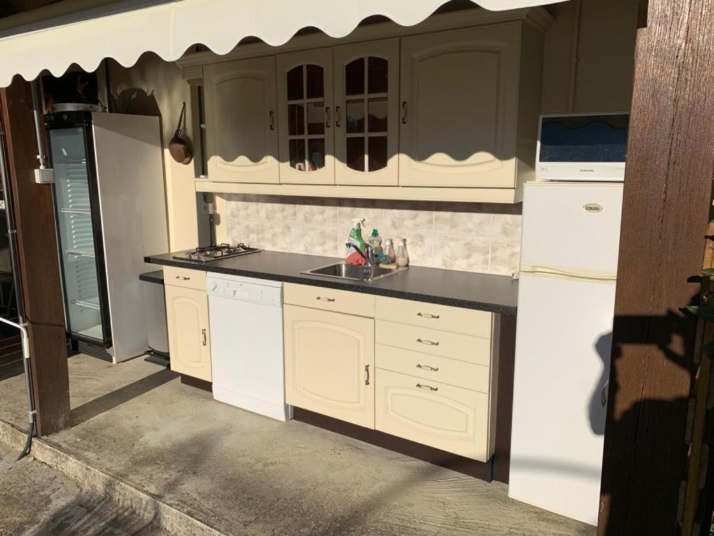 Bed and Breakfast Le Jardin Des Hirondelles Blanzaguet-Saint-Cybard Esterno foto